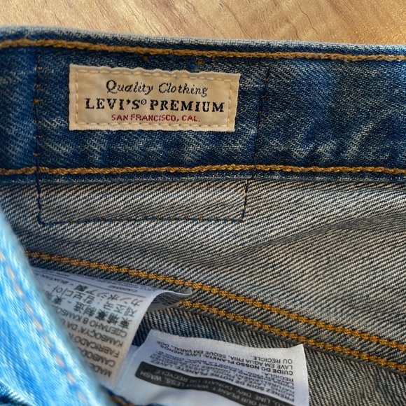 Levi's 501 Premium Distressed Jeans - Picture 4 of 8